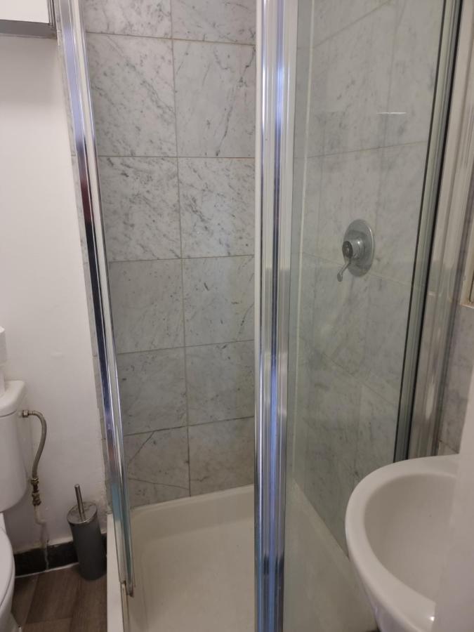 런던 F8-Mezzanine 1St Floor Flat Fits 3 Near Paddington 아파트 외부 사진